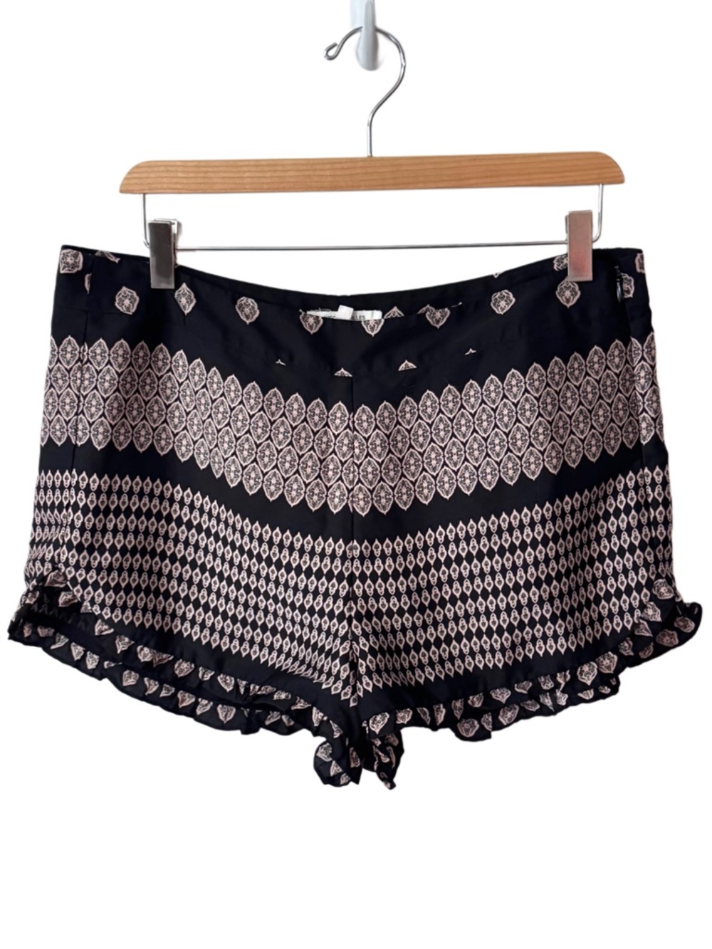 Avec Les Filles Boho Print Ruffle Hem Shorts in Black/Pink